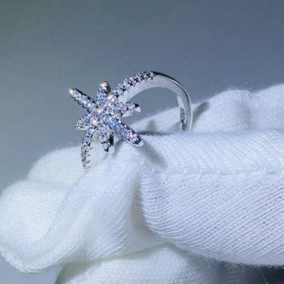 NEW 18K White Gold Diamond Shooting Star Ring - Picture 2 of 7